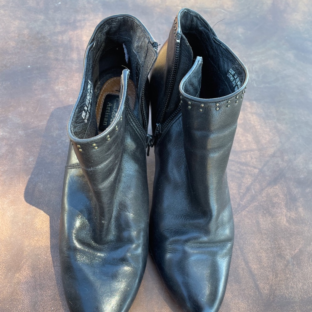 Clarks Artisan Black Leather Booties (Size 7) - Picture 2 of 4